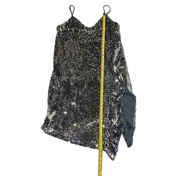 Bar lII Women's Silver Sequined Ruffled V-Neck Slip Dress Size Medium - Picture 8 of 10